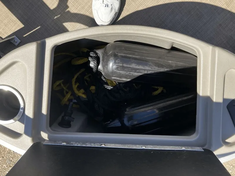 Slide: The Image of Sun Tracker Bass Buggy 2023 - 11