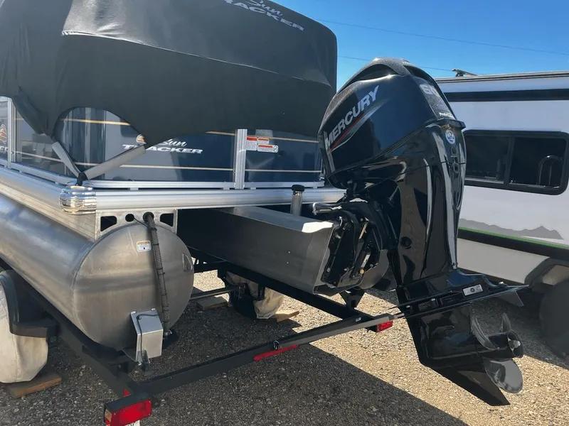 Slide: The Image of Sun Tracker Bass Buggy 2023 - 7