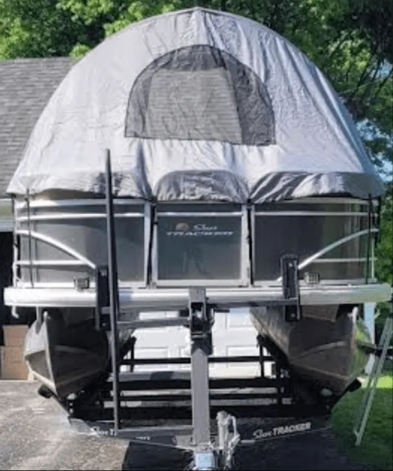 The Image of Sun Tracker Party Barge 2020 - 0