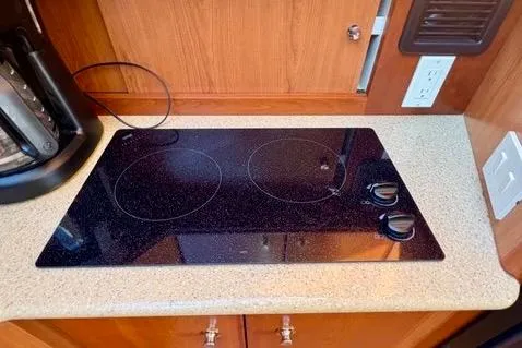Slide: The Image of Electric stovetop on 2008 Silverton 36 Convertible yacht kitchen counter. - 25