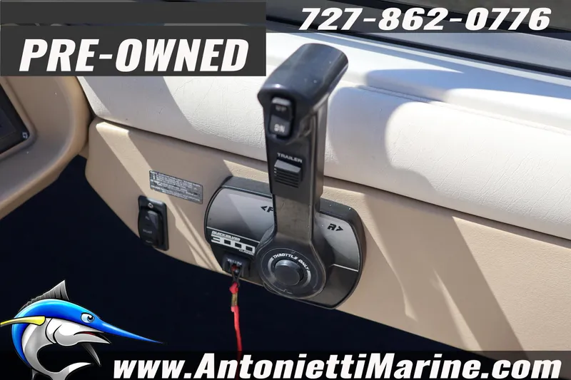 Slide: The Image of Pre-owned 1997 Glastron boat throttle control, available at Antonietti Marine. - 16