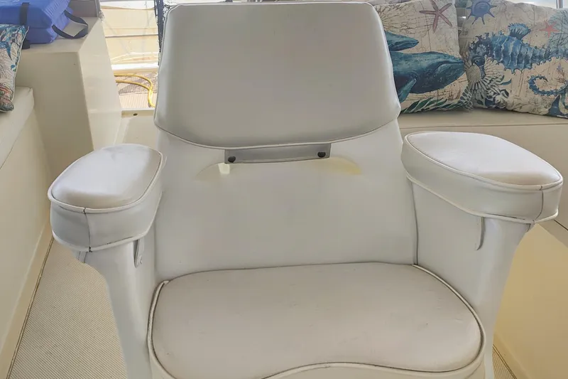 Slide: The Image of Captain's chair - 10