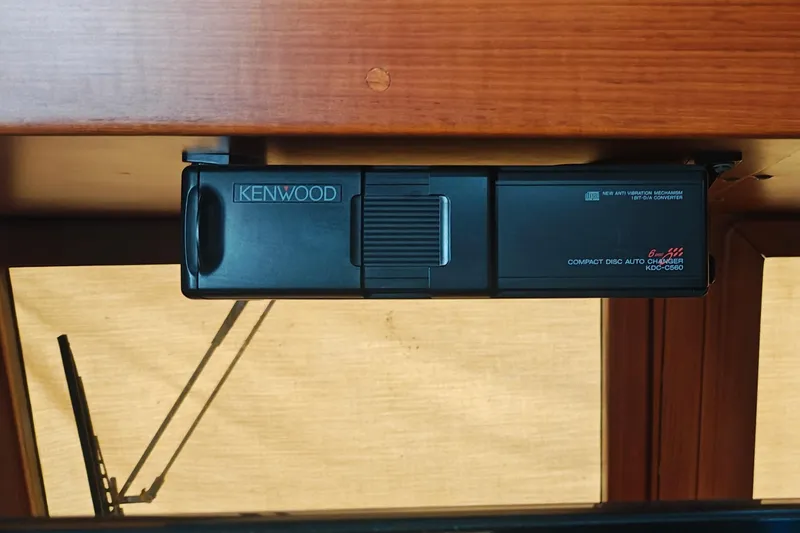 Slide: The Image of Kenwood CD changer - 27
