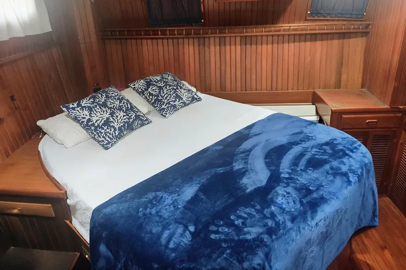 Slide: The Image of Walk around Master - 32