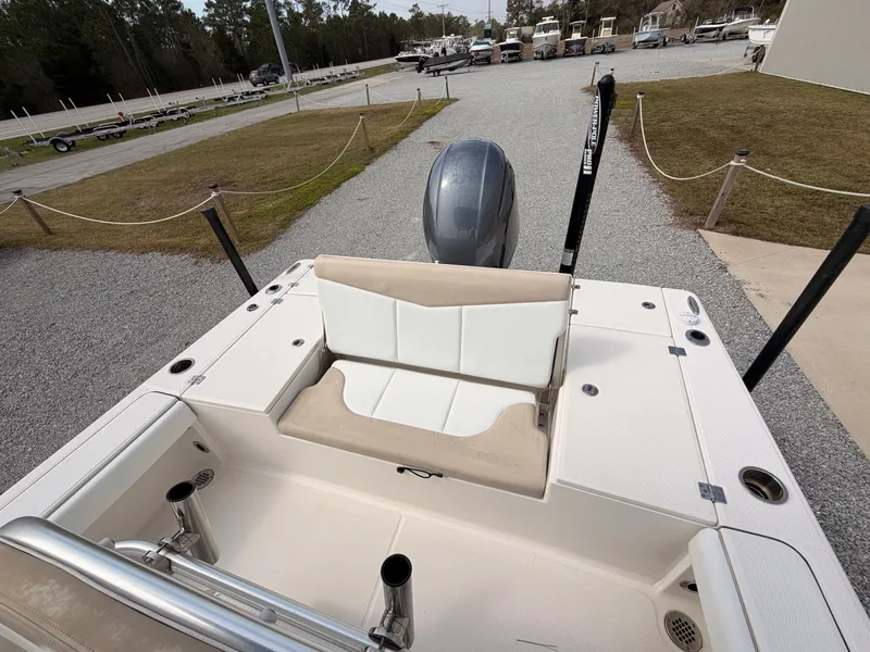 Slide: The Image of Robalo 226 Cayman 2018 - 15