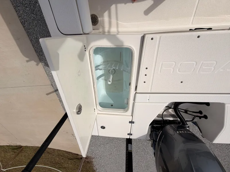 Slide: The Image of Robalo 226 Cayman 2018 - 16