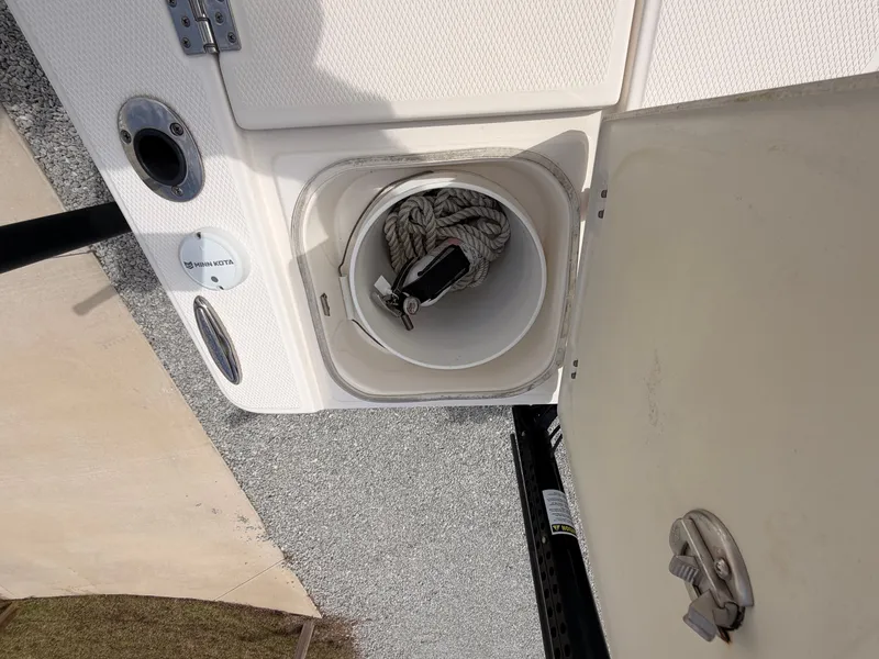 Slide: The Image of Robalo 226 Cayman 2018 - 17