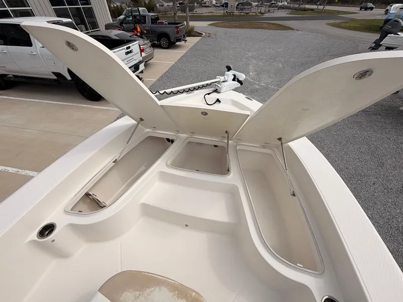 Slide: The Image of Robalo 226 Cayman 2018 - 21