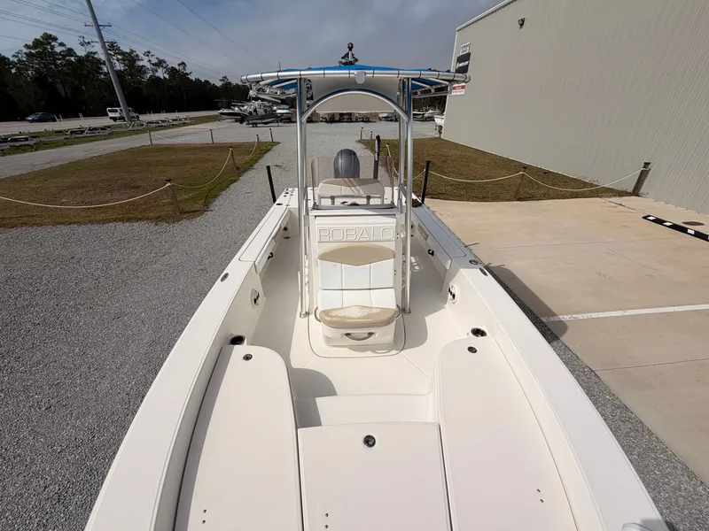 Slide: The Image of Robalo 226 Cayman 2018 - 23