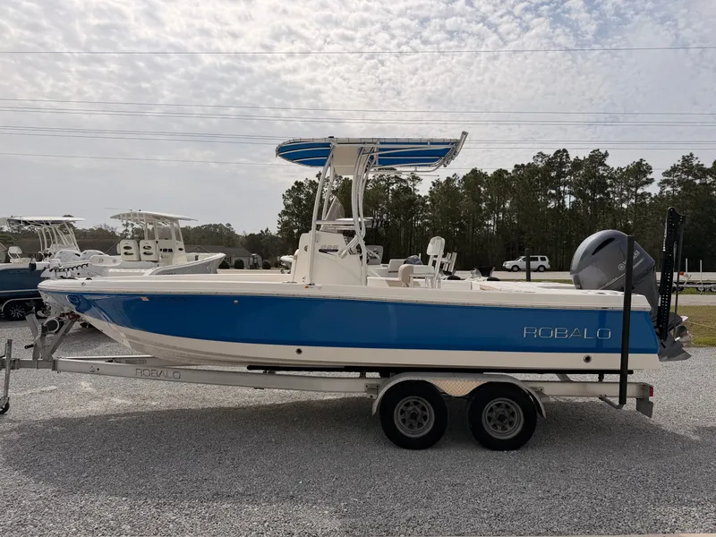 Slide: The Image of Robalo 226 Cayman 2018 - 5