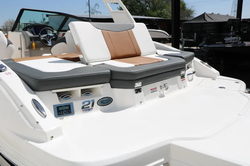 Slide: The Image of 2026 Chaparral 21 SSi boat interior with cushioned seating and modern dashboard. - 38
