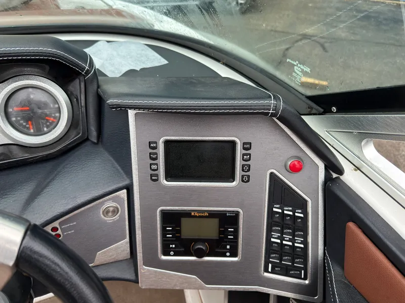 Slide: The Image of Dashboard of a 2018 MasterCraft XT 20 boat with controls. - 11
