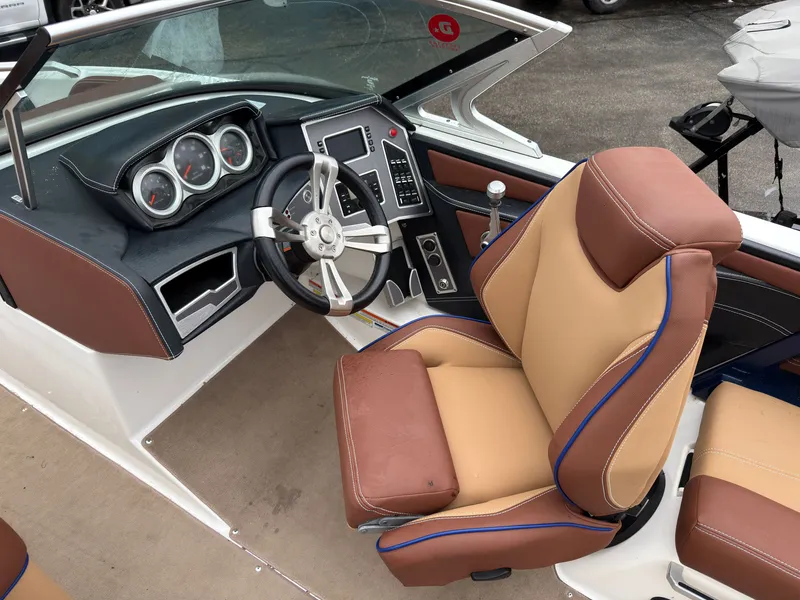 Slide: The Image of Interior of a 2018 MasterCraft XT 20 boat with brown seats. - 8