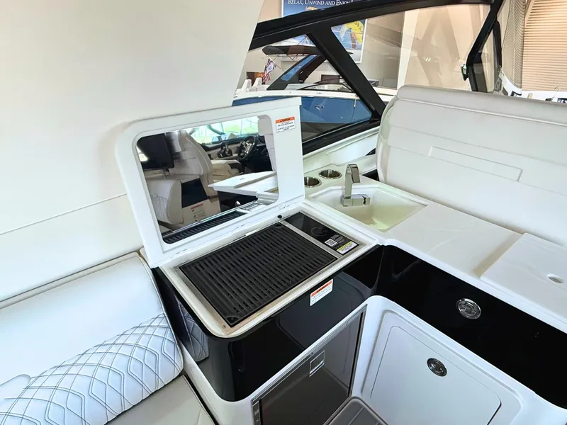 Slide: The Image of Sea Ray Sundancer 370 2027 - 14