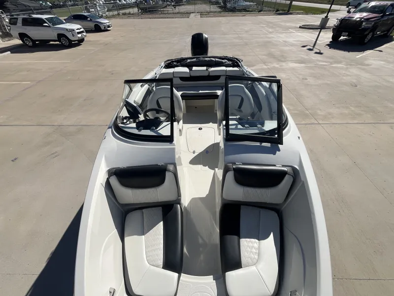 Slide: The Image of Tahoe 550 TS 2016 - 17