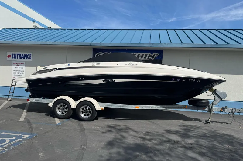 The Image of Sea Ray 240 Sundeck 2012 - undefined