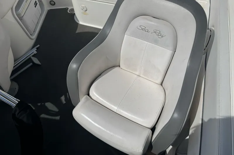 Slide: The Image of White leather seat on a 2012 Sea Ray 240 Sundeck boat. - 12