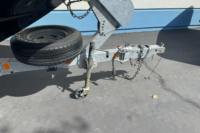 Slide: The Image of Trailer hitch with spare tire for 2012 Sea Ray 240 Sundeck boat. - 4