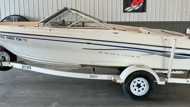 Slide: The Image of Bayliner CAPRI 180 2002 - 8