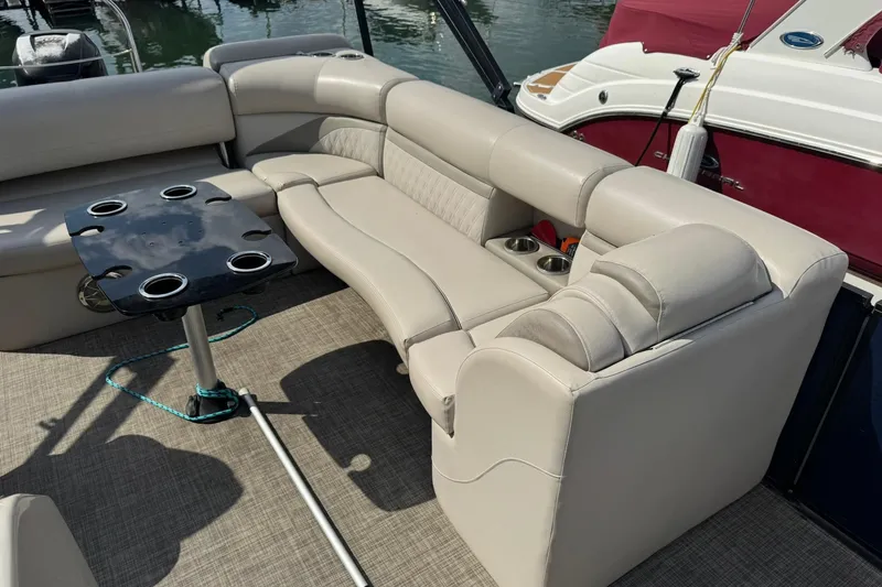 Slide: The Image of Luxurious seating area on a 2017 Harris FloteBote 240 Sunliner pontoon boat. - 14