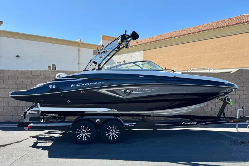 The Image of Crownline Boats Eclipse E255 SURF 2020 - undefined