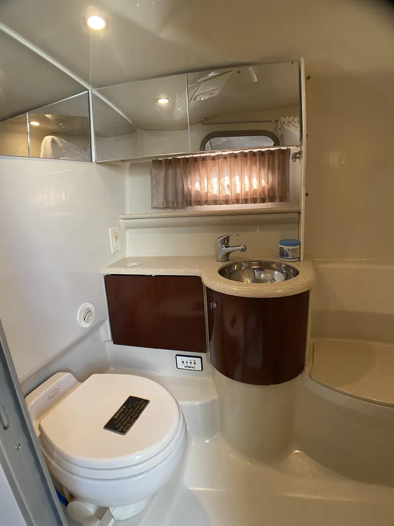 Slide: The Image of 2006 Formula 400 Super Sport bathroom with sink, toilet, and mirror. - 17