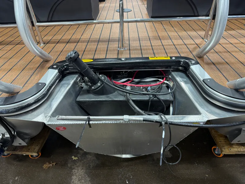 Slide: The Image of Bentley Pontoons Legacy 220 QSB 2026 with Honda 4-Stroke EFI engine. - 41