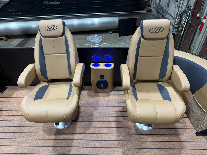 Slide: The Image of Luxurious seating in Bentley Pontoons Legacy 220 Navigator DL 2026. - 25