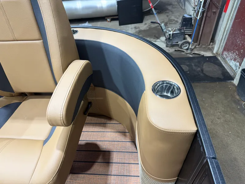 Slide: The Image of Interior of Bentley Pontoons Legacy 220 Navigator DL 2026. - 27