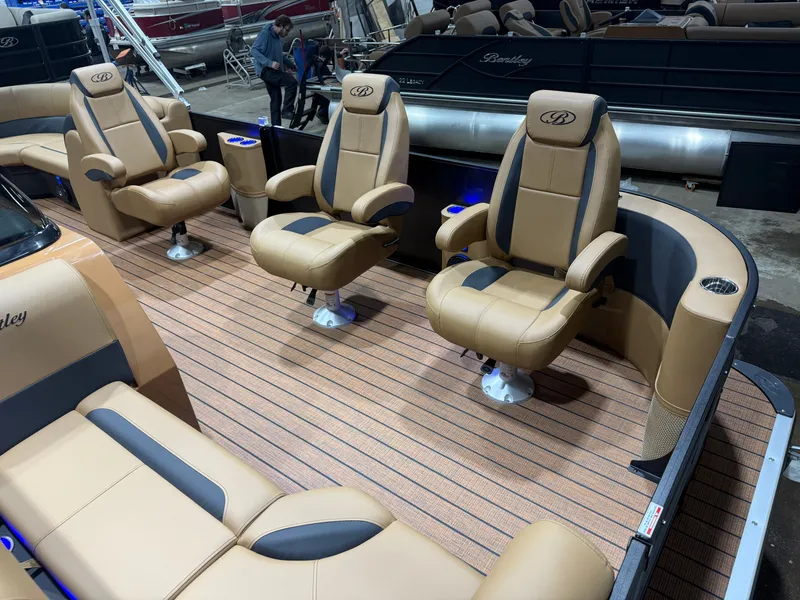 Slide: The Image of Interior of Bentley Pontoons Legacy 220 Navigator DL 2026. - 30