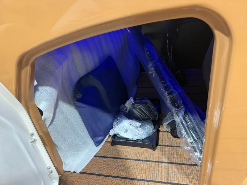 Slide: The Image of Interior of Bentley Pontoons Legacy 220 Navigator DL 2026. - 31