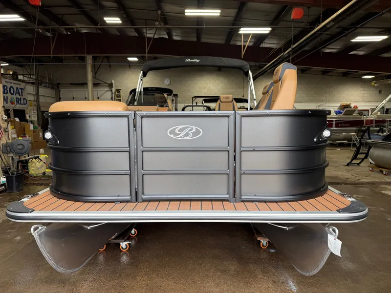 Slide: The Image of 2026 Bentley Pontoons Legacy 220 Navigator DL indoors. - 33