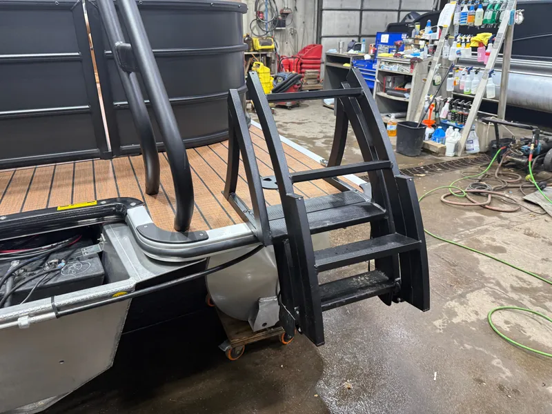 Slide: The Image of 2026 Bentley Pontoons Legacy 220 Navigator DL with black ladder. - 41