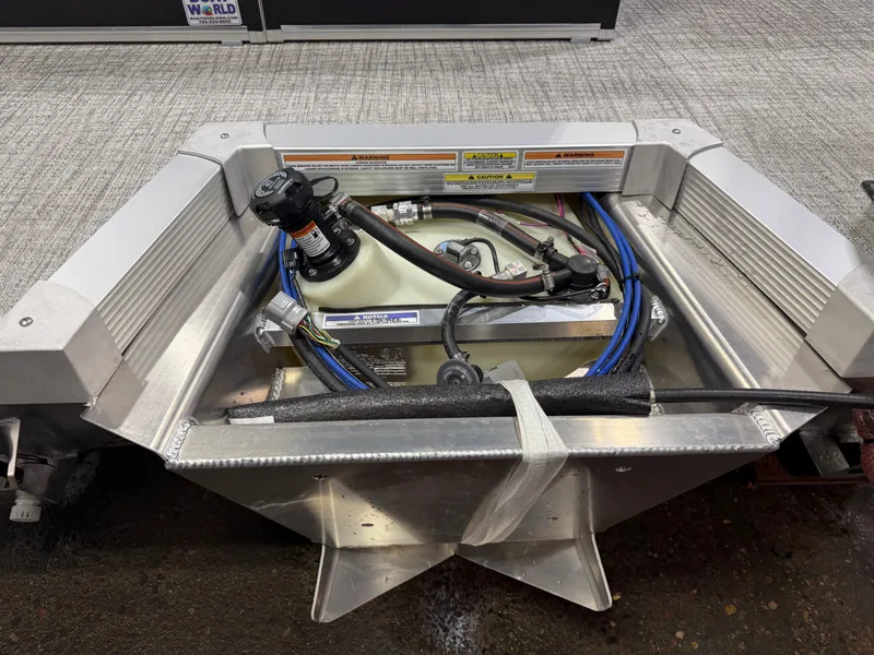 Slide: The Image of Tahoe Sport Rear Fish 2180 engine compartment, 2026 model, technical details. - 40