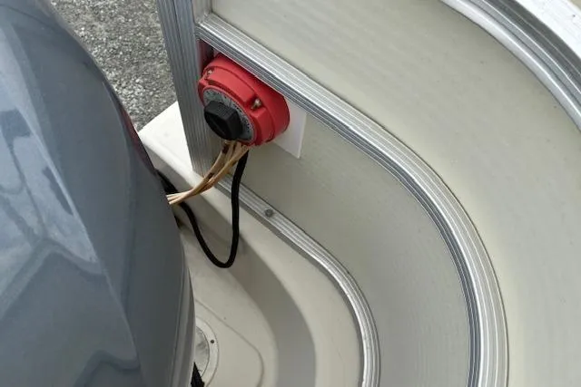 Slide: The Image of 2007 SouthWind 229 Deck Boat battery switch and wiring detail. - 8