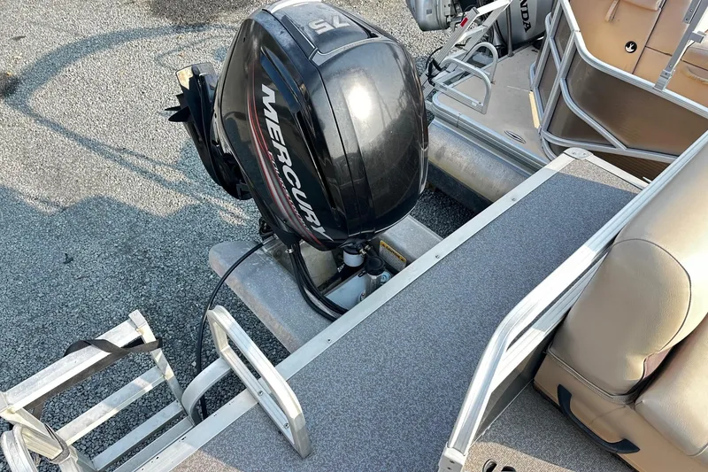 Slide: The Image of 2018 Sun Tracker Bass Buggy 18 Classic Series with Mercury outboard motor. - 22