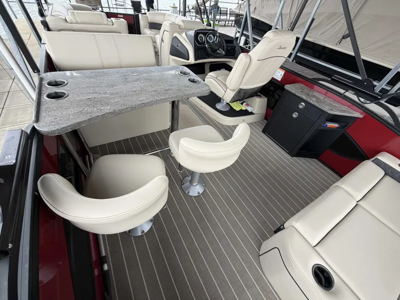 Slide: The Image of Barletta L25UE 2020 - 12