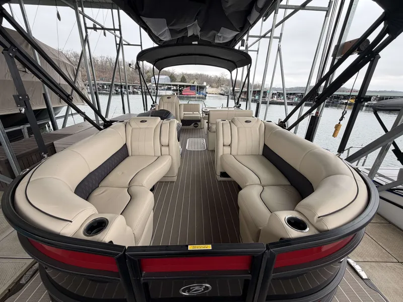 Slide: The Image of Barletta L25UE 2020 - 5