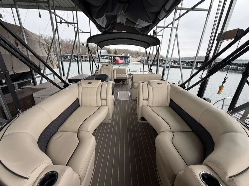 Slide: The Image of Barletta L25UE 2020 - 6