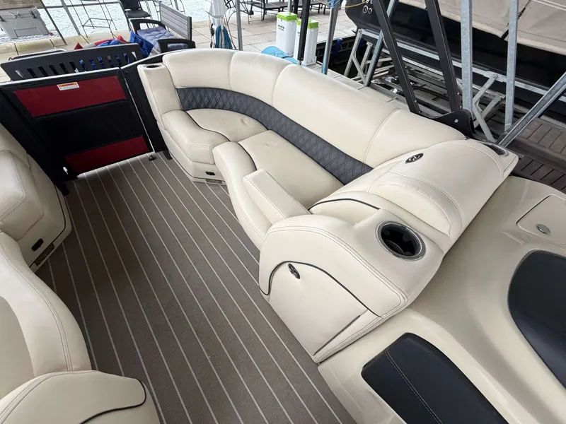 Slide: The Image of Barletta L25UE 2020 - 8