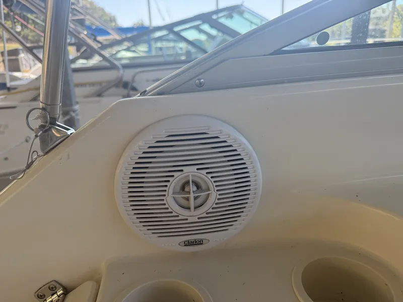 Slide: The Image of Speaker on a 2000 Rinker Fiesta Vee 270 boat. - 13