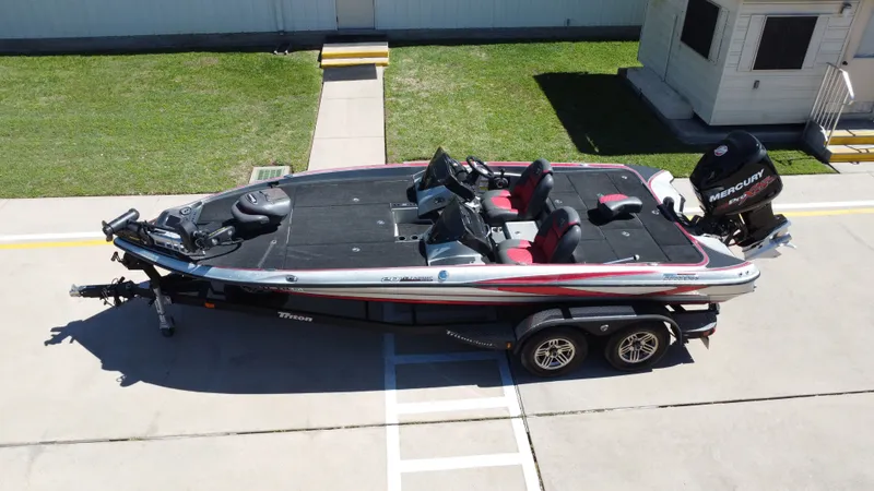 Slide: The Image of Triton 20 TrX Patriot 2018 - 10