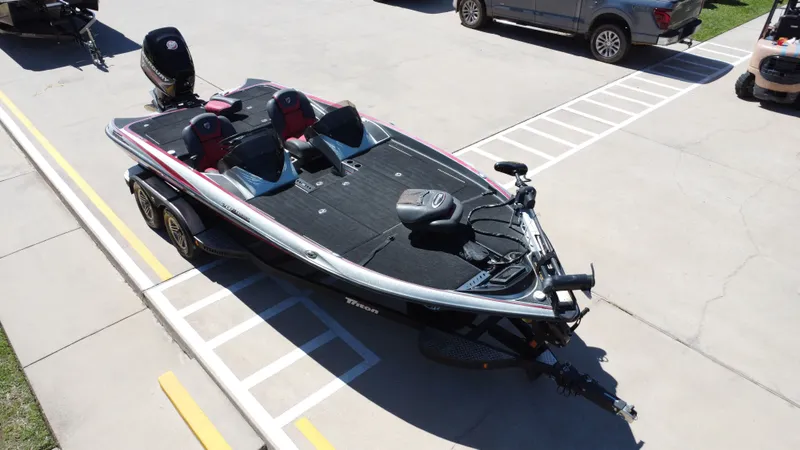 Slide: The Image of Triton 20 TrX Patriot 2018 - 15