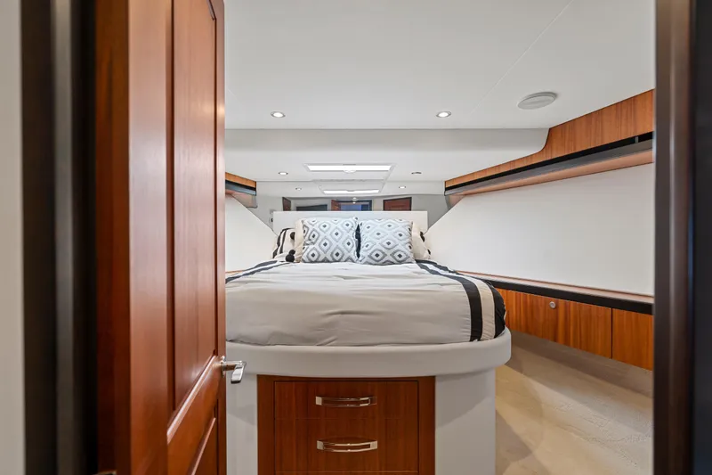 Slide: The Image of Luxurious bedroom interior of 2013 Hatteras 60 Motor Yacht with modern design. - 43