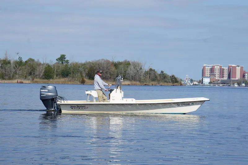 The Image of 2005 Jones Brothers Bateau 20 boat on calm water with Yamaha outboard motor. - 1