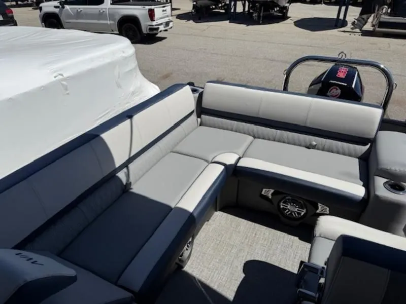 Slide: The Image of Avalon Catalina Entertainer 2025 - 14