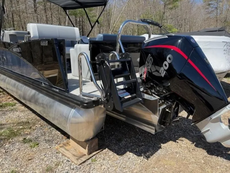 Slide: The Image of Avalon Catalina Entertainer 2025 - 6