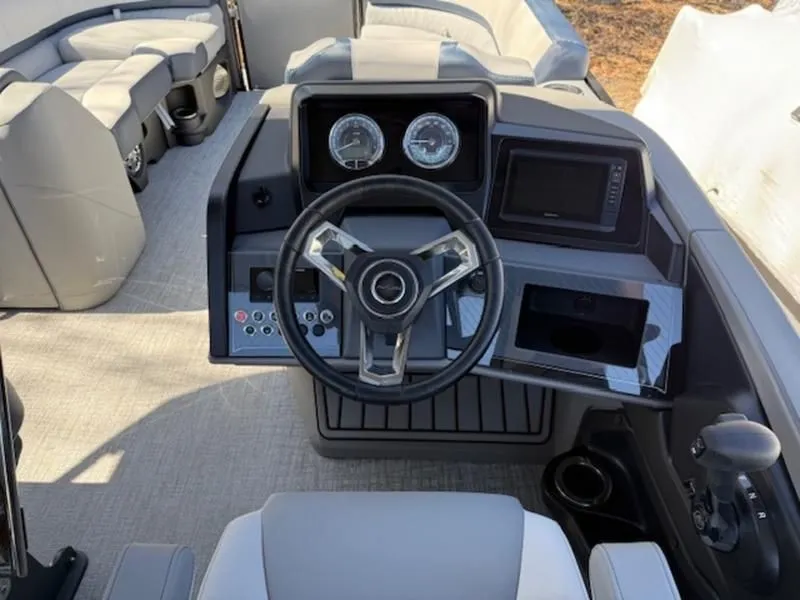 Slide: The Image of Avalon Catalina Entertainer 2025 - 8