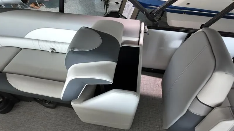 Slide: The Image of Interior of 2025 Avalon LSZ with modern seating. - 31