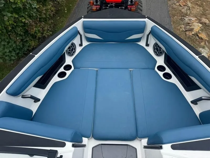 Slide: The Image of Axis T220 2022 - 25